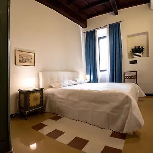 Oda ve Kahvaltı Campo Marzio Charming, Roma